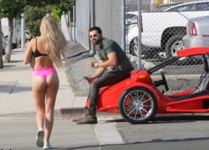 Když seděl na Ferrari, pozval ji na rande. Pak ale přišlo něco nečekaného!