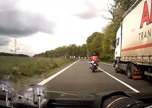 Dárce orgánů uháněl před policejním Passatem. Tohle není film, ale skutečnost!