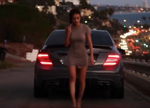 Večerní projížďka Malibu Mercedesem