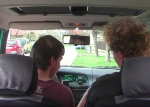 Jak to vypadá, když do autoškoly přijde totální amatér? Tohle video z Česka vás dostane!