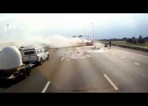 Řidič náklaďáku jako hrdina, který riskoval život při záchraně jiných!