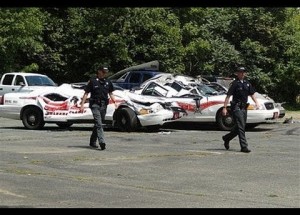 Pomstil se policii a traktorem rozjezdil sedm jejich služebních aut!