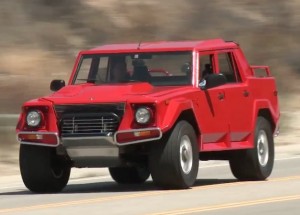 Vzal Rambo Lambo na exhibici a vystřelil si ze všech okolních supersporťáků!