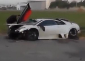 Majitelé supersportů se zase předvedli. Hazardovali se životem a bourali!