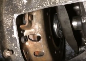 Ukázka fungování spojky ve funkčním automobilu.