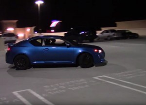 Máte auto s předním náhonem a chcete si zadriftovat? Tady je jednoduchý návod!