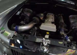 Do svého Rolls Royce dal šílený motor z Toyoty Supry s 900 koňma. (Video)