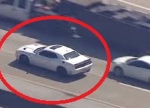 Zloděje se 700 koňovým autem nedokázali policisté na dálnici dostihnout! Jak to dopadlo?