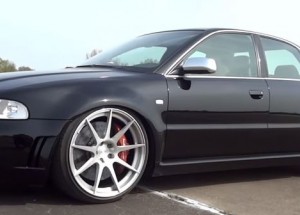 Toto staré Audi děsivě upravili až na výkon 1000 koní. Sledujte to ničivé zrychlení!