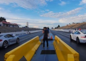 Srovnání Audi RS7 s Mercedesem a dalšími auty při závodech