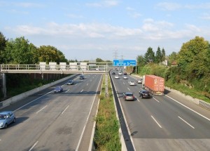 Chystá se pevná pokuta za bezdůvodnou jízdu v levém pruhu!