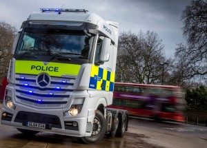 Policejní tahač jako posila pro dopravní bezpečnost!