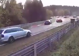 Hromadná havárie při soukromém závodě na Nurburgringu