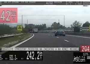 Slovák valil po dálnici téměř 250 km/h! Prý spěchal do servisu.