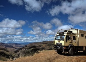 Sledujte obytný teréňák, kterým Češi objeli jižní Afriku! Adrenalin v žilách jim koluje dodnes!