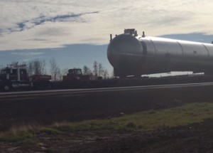 Převoz nádrže o váze milión kilogramů