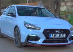Jak jezdí ostrá novinka ze stáje Hyundai? Postavila se Golfu GTI!