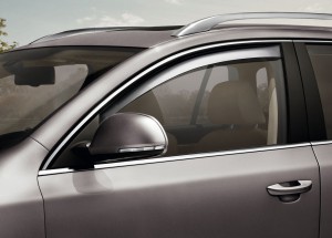 Dávejte si pozor na otevřená okénka u aut. Hrozí vám za to totiž pokuta.