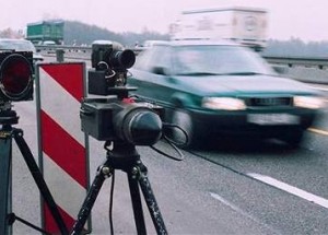 TOP 5 nejrychlejších piratů silnic. Známe jejich rychlost i následný trest!