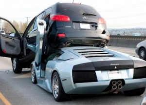 Kompilace těch nejšílenějších bouraček luxusních aut