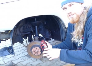 Jak jednoduše vyměnit kotouče a destičky? Zde naleznete odpověď...