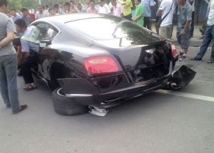 Trapné nehody supersportů při předvádění se. Budete se chytat za hlavu