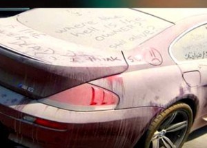 Zajímavá opuštěná auta v Dubaji