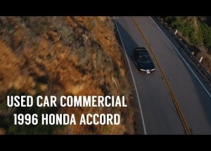 Pomohl své přítelkyni prodat její auto. Pojal to opravdu netradičním způsobem