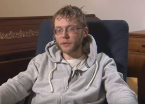 Pamatujete si na Karla z pořadu Prostřeno? Připomeňte si jeho dokonalý herecký výkon