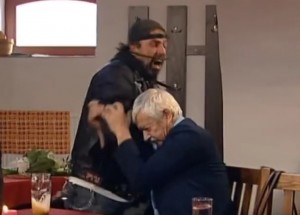 Rvačka ve Výměně manželek doprovázená pestrými hláškami