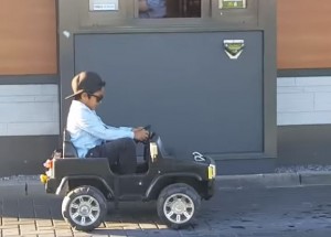 Jak vykouzlit úsměv prodavači u McDonaldu?