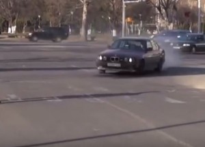 Bugatti Veyron vs BMW M5 se postavili proti sobě. Jak tohle klání dopadlo?