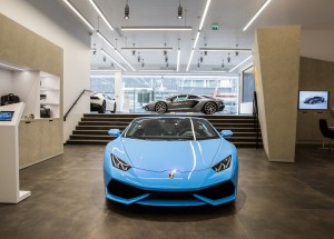 Lamborghini představilo nový showroom společně s Urus. Tentokrát v Paříži