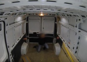 Krást se nemá, aneb zloděj vlezl do dodávky a následně dostal neskutečnou lekci