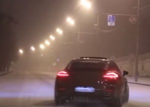 Drift s luxusními auty v Moskvě