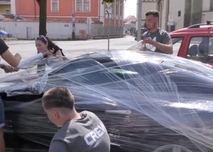 Neoprávněně zaparkoval na invalidech, odpověď na sebe nenechala dlouho čekat