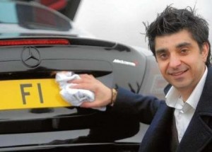 Chcete poznávací značku s nápisem F1? Pak si připravte 420 milionů korun