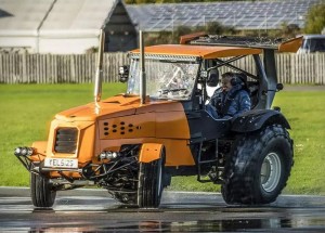 Přinášíme vám nejrychlejší traktor světa! Rekord pokořil světoznámý pilot