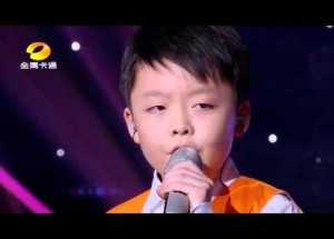 Začal zpívat "You Raise Me Up". Když se ale připojila 7letá holčička, všem naskočila husí kůže!