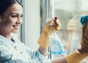 Perfektně lesklá okna bez šmouh: Při mytí oken se řiďte těmito triky