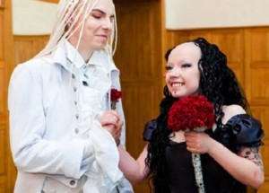 Protiklady se prý přitahují. Tyto nejbizarnější páry jsou toho důkazem