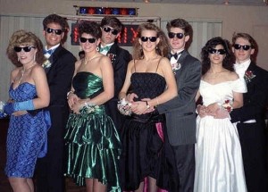 25 nejtrapnějších fotografií z maturitních plesů a promocí