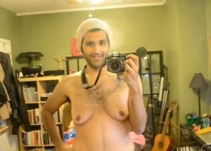 Mladému muži začala extrémně růst prsa. Budete v šoku, až zjistíte, z čeho to má!