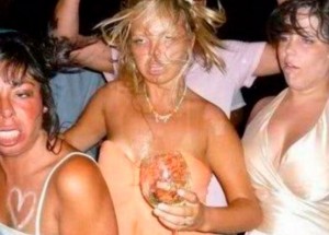 Nikdy si nepořizujte fotografie, když jste opilí. Tihle to udělali a teď toho litují