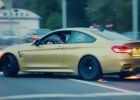 BMW M4 a šílené driftování v provozu. Vítejte v Rusku!