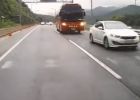 Řidič autobusu usnul za volantem. To co následovalo, vás bude budit ze spaní!