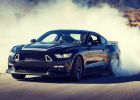 Podívejte se, jak driftuje nový Mustang. Tohle auto je prostě boží!