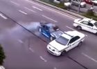 Rychle a zběsile v reálném životě! Tento řidič si udělal totální srandu z policistů!