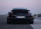 Porsche 991.2 Turbo S z pohledu řidiče. Tuhle bestii na světlech neporazíte!