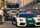 Jak probíhá silniční kontrola v Dubaji? Pečlivě sledujte, kdo vyleze z Mercedesu!